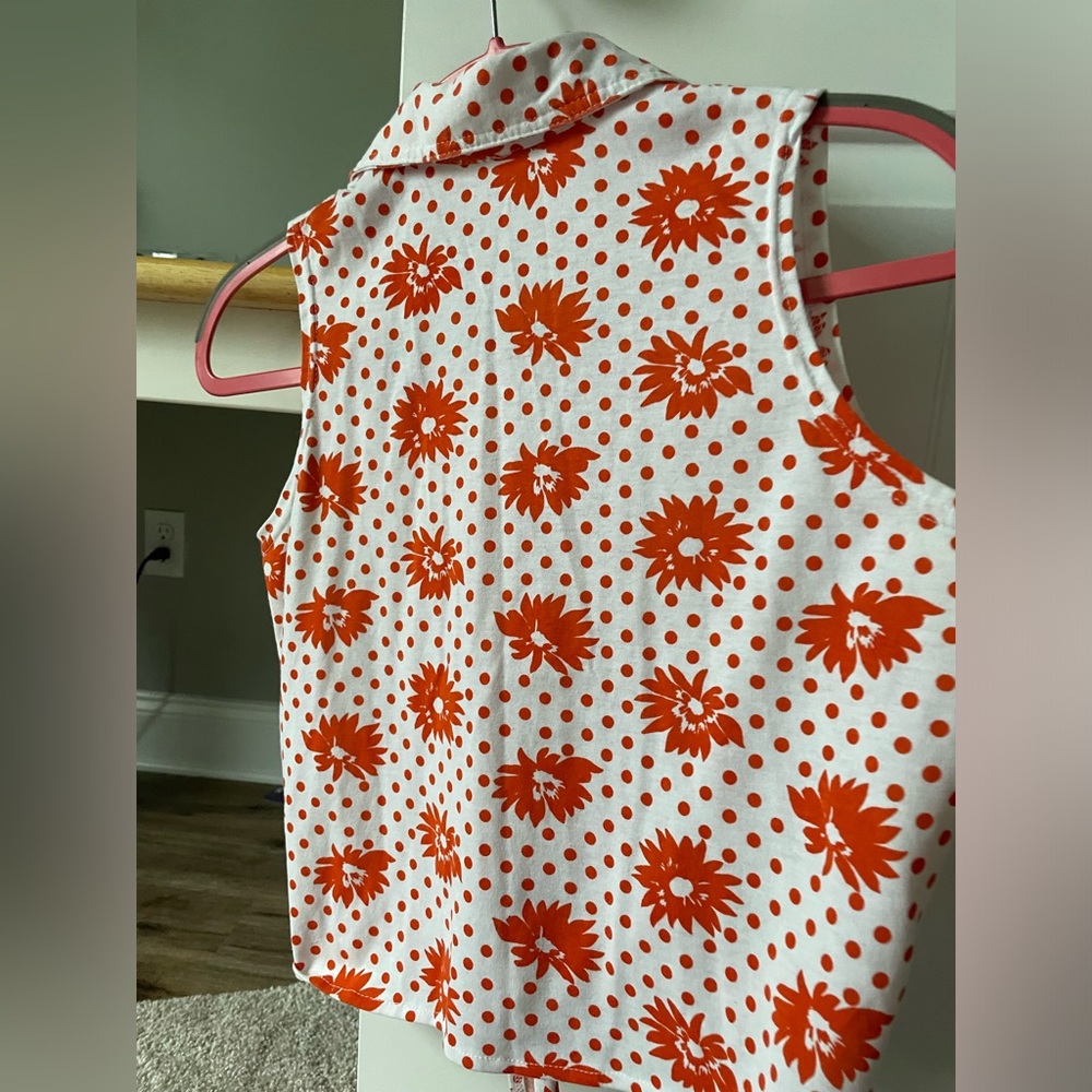 Vintage Floral Sleeveless Tie-Front Top - Red and White - Picture 4 of 16